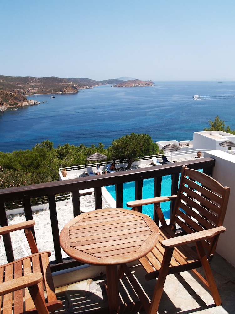 Standard Room, Pool View photo 1