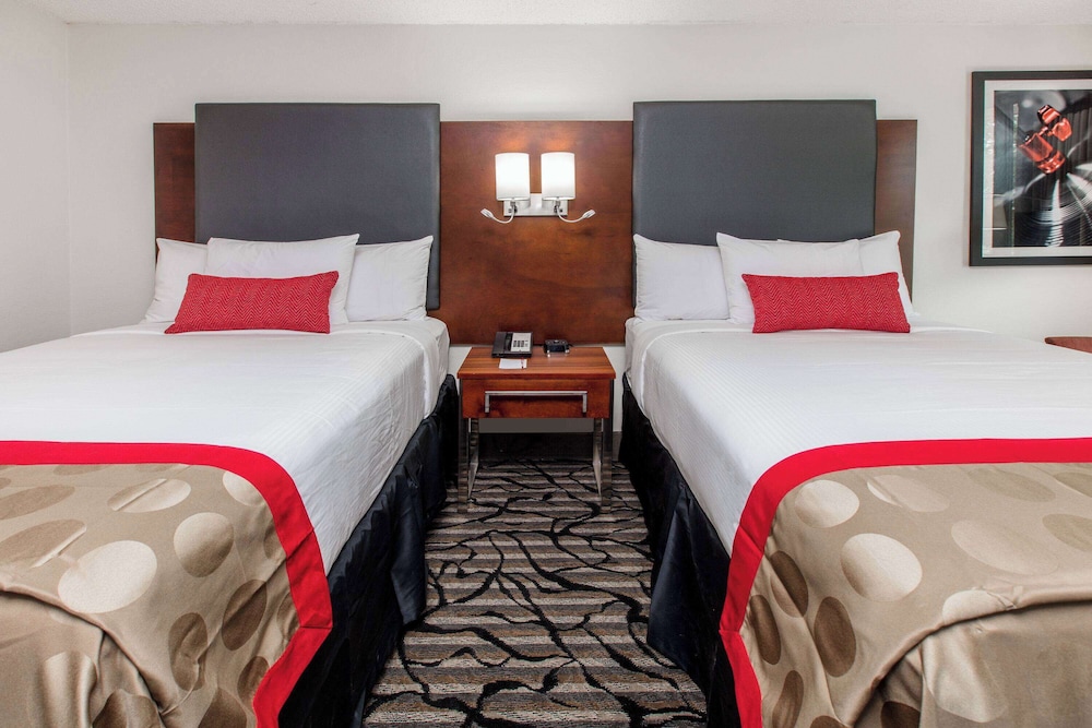 Room, 2 Double Beds, Non Smoking - Photo 3