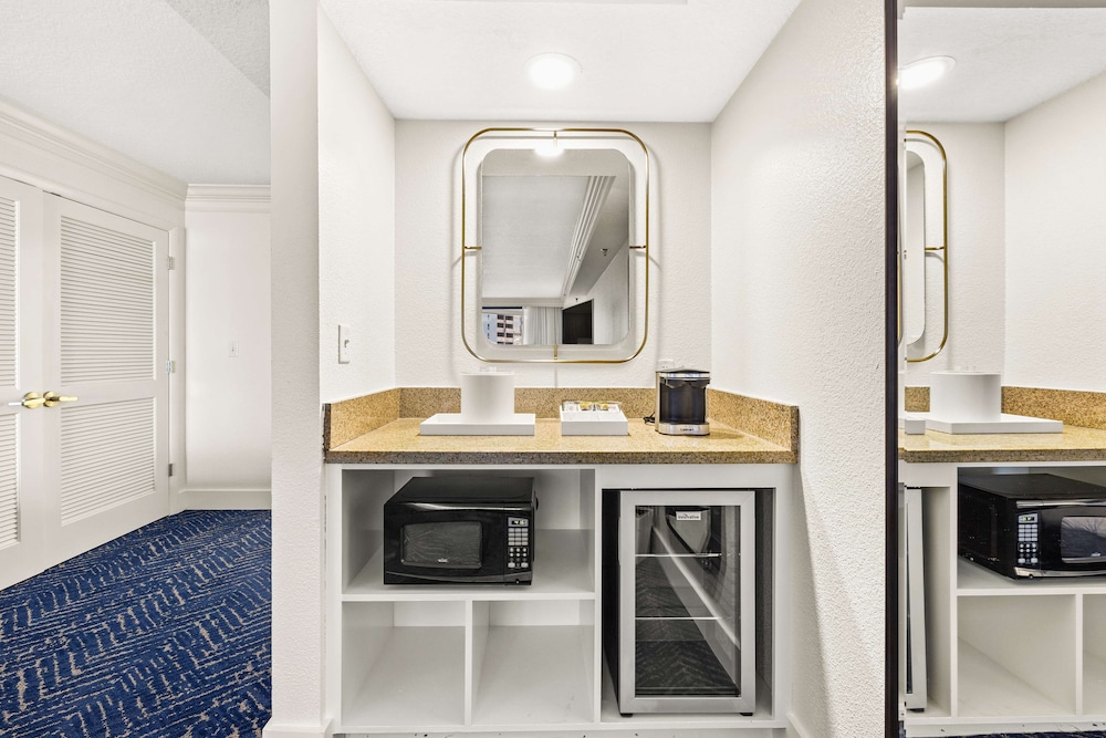 Room, 2 Queen Beds, Accessible, Bay View (Mobility & Hearing, Bathtub) photo 2