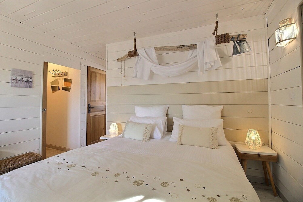 Double Room, Ensuite, Pool View photo 1