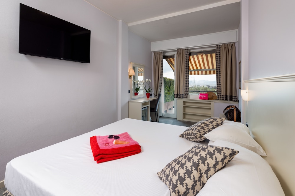 Double Room, 1 Bedroom, Terrace, Sea View - Photo 4