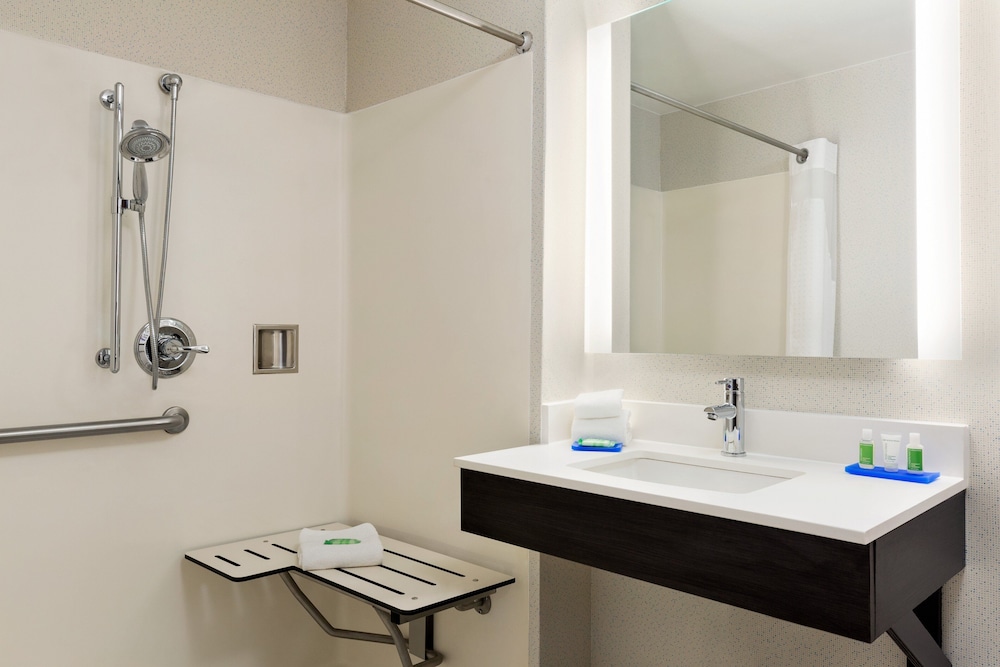 Standard Room, 2 Queen Beds, Accessible (Mobility, Roll-In Shower) - Photo 5