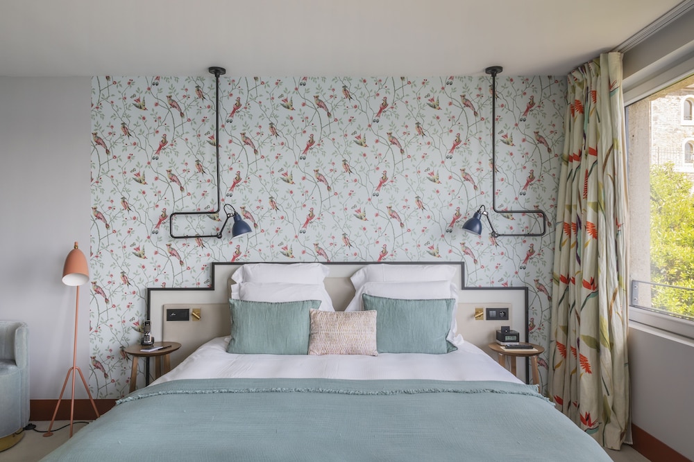 Deluxe Room, 1 King Bed, Sea View photo 2