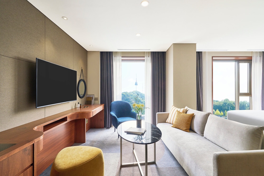 Suite, 1 Bedroom, Club Lounge Access, Mountain View photo 2