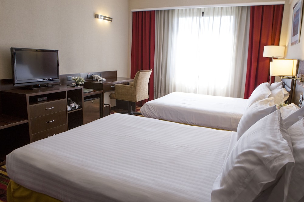 Standard Room, 2 Double Beds, Accessible Bathtub photo 3