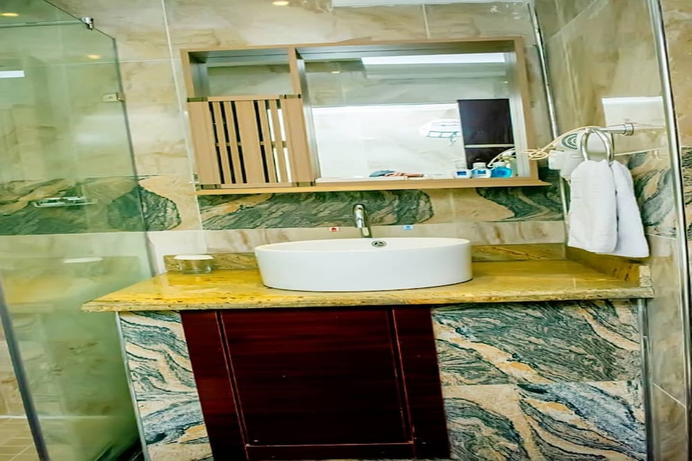 Executive Room - Photo 6