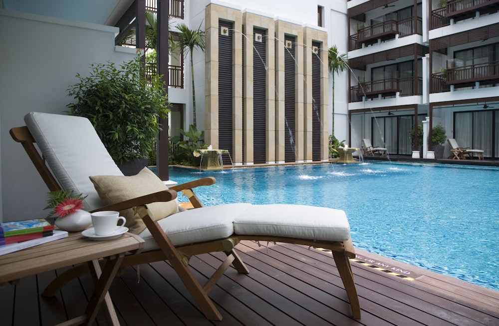Deluxe Room, 1 Double or 2 Twin Beds, Pool Access, Pool View - Photo 4