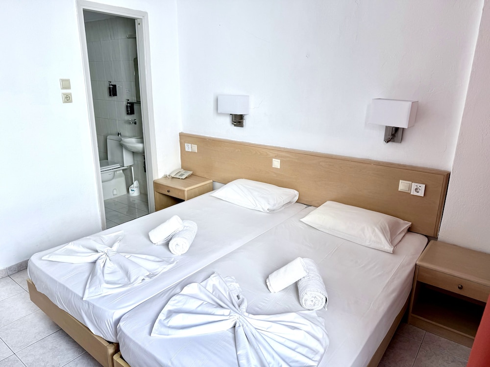 Internal Double Room with Window (no view) - Photo 6