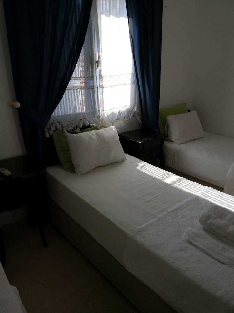 Economy Twin Room, Multiple Beds, Non Smoking photo 1
