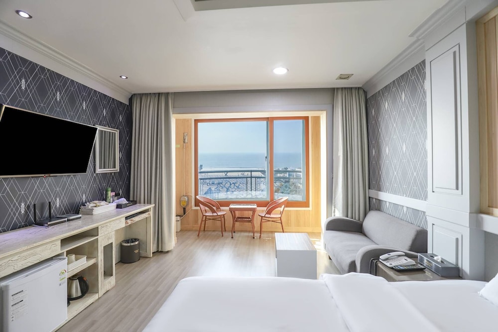 Ocean Grand - Photo 5