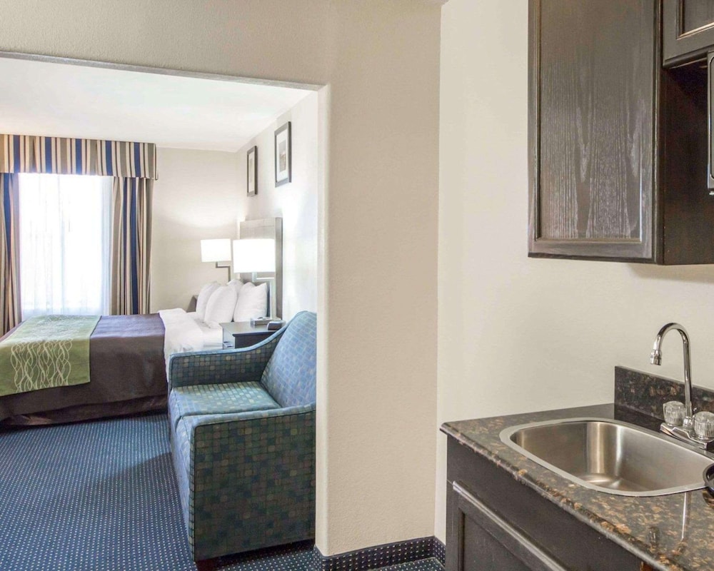 Suite, 1 King Bed, Non Smoking
