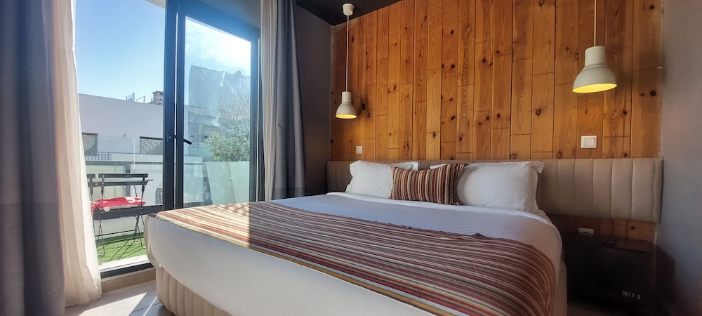 Executive Suite - Photo 24