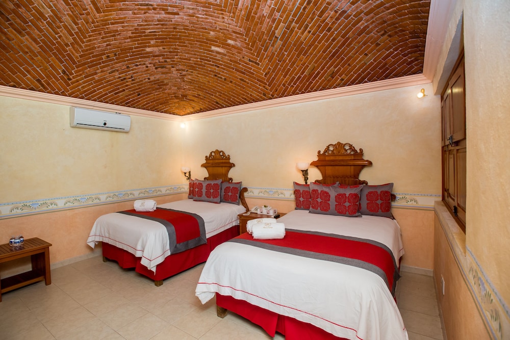 Superior Double Room, 2 Double Beds, Accessible photo 1