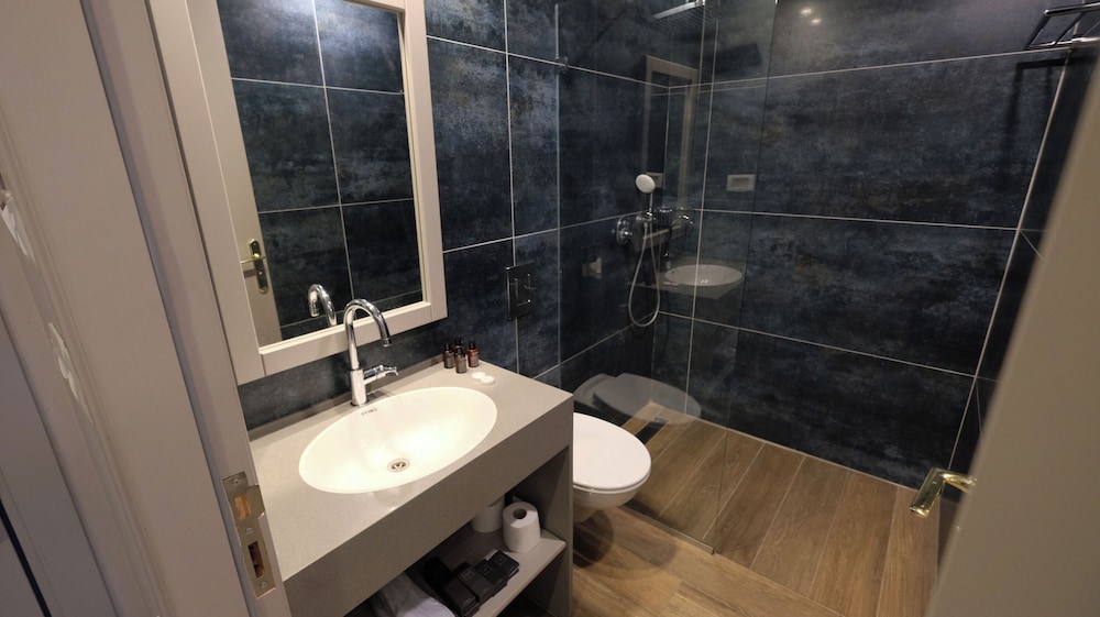 Superior Room, 2 Twin Beds, Balcony - Photo 4