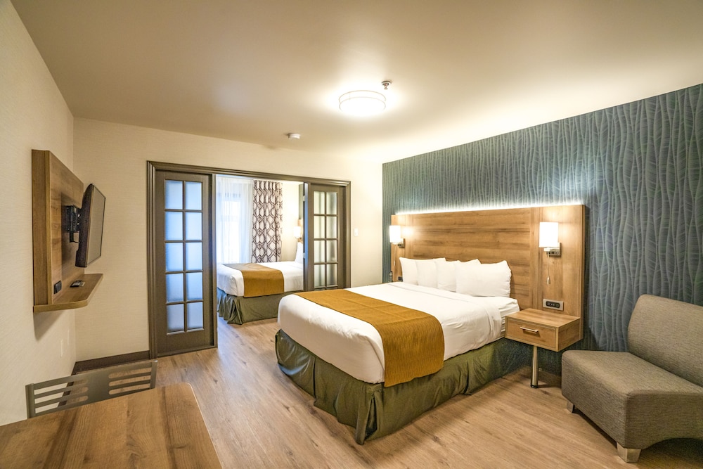 Suite, 2 Queen Beds, Non Smoking photo 1