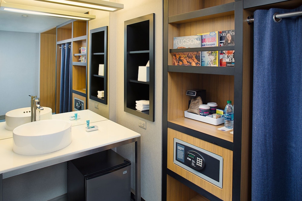 Room, 2 Queen Beds (Mobility/Hearing Access, Roll-In Shwr) - Photo 4