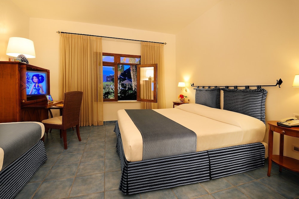 Classic Room, 1 Double or 2 Twin Beds - Photo 1