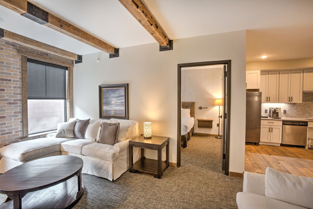 Standard Suite, 1 Bedroom, Accessible - Photo 1