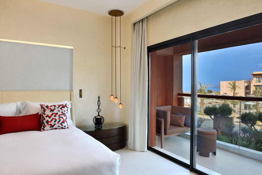 King Bed Partial Ocean View - Photo 8