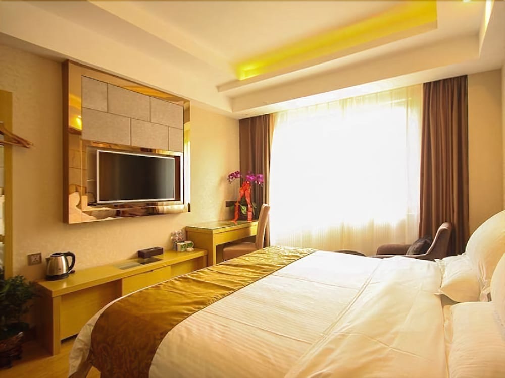 Superior Double Room, TV photo 1