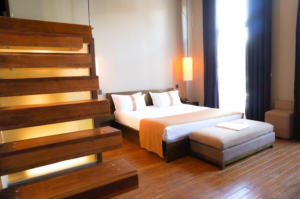 Suite - Photo 5