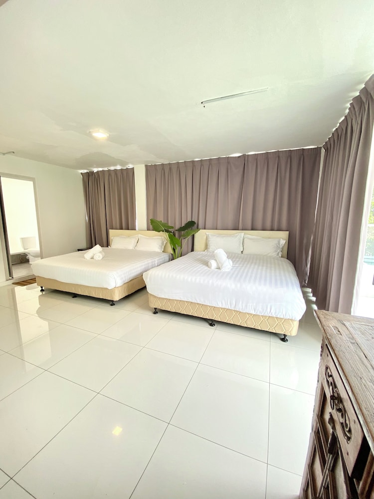 Family Room, Balcony