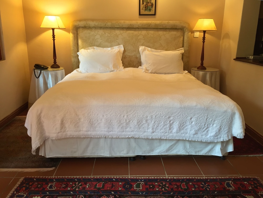 Suite (Merrilyn Oate's)
