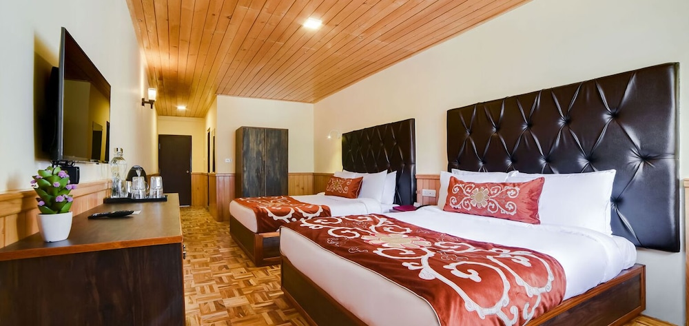 Family Room With Balcony & Mountain View photo 1