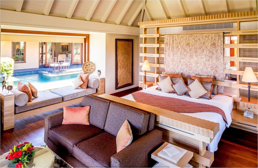 Royal Ocean View Villa with Private Pool - Photo 1