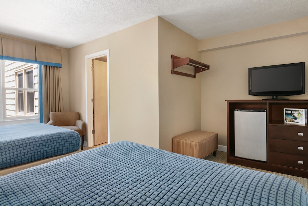 Room, 2 Queen Beds (Limited View) photo 3