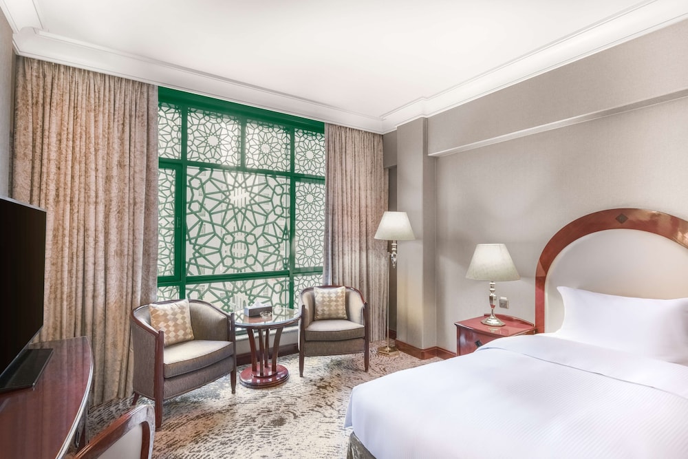Deluxe Room - Photo 5