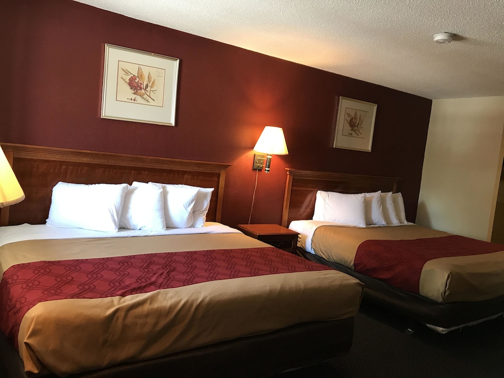 Room, 2 Double Beds, Non Smoking - Photo 6