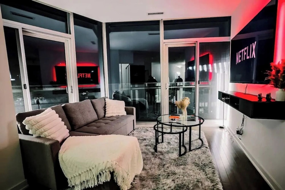 Presidential Suite, City View thumbnail 5