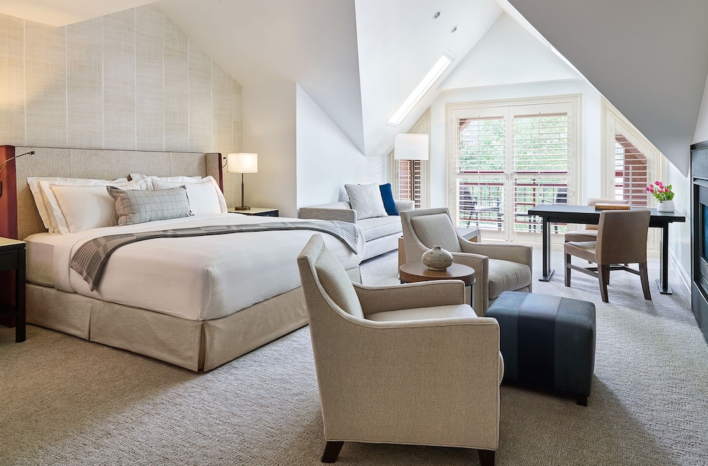 Premium Room, 1 King Bed (Town Side) - Photo 1