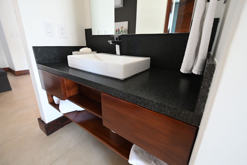 Deluxe Studio Suite