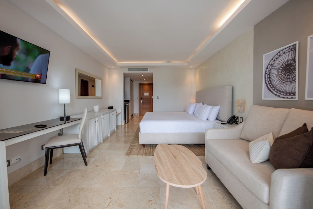 Junior Studio Suite, Non Smoking, Ocean View - Photo 9