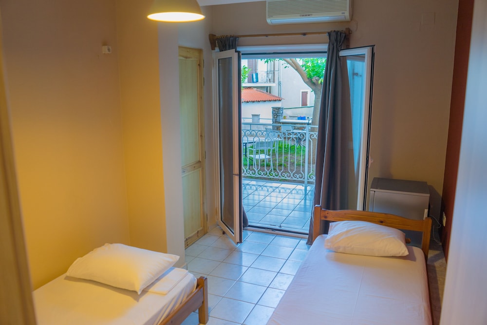Quadruple Room, Courtyard View photo 1