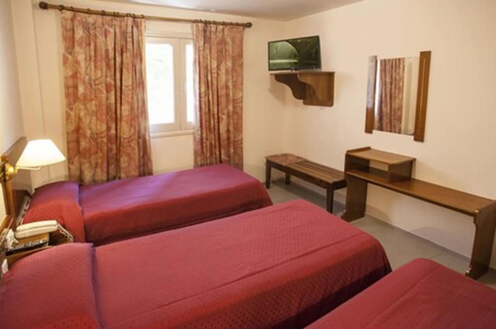 Triple Room, 3 Twin Beds photo 3
