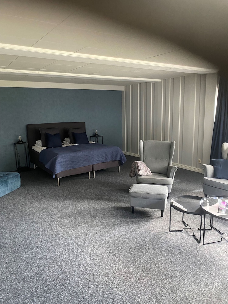 Family Suite, Multiple Beds, Patio, Partial Sea View photo 2