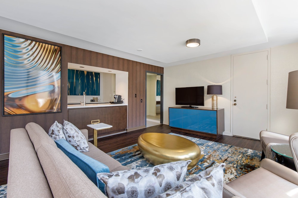 Suite (Parlor Component - 1 Queen Murphy Bed)