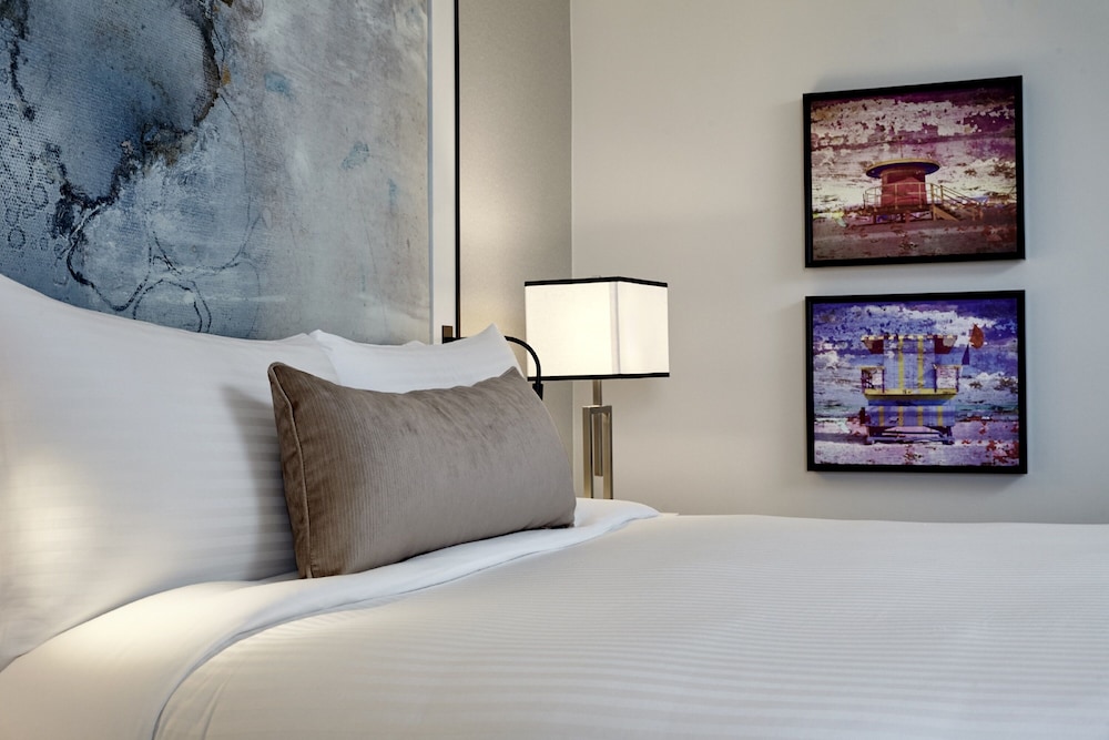 Room, 1 King Bed with Sofa bed, Balcony, Ocean View - Photo 4