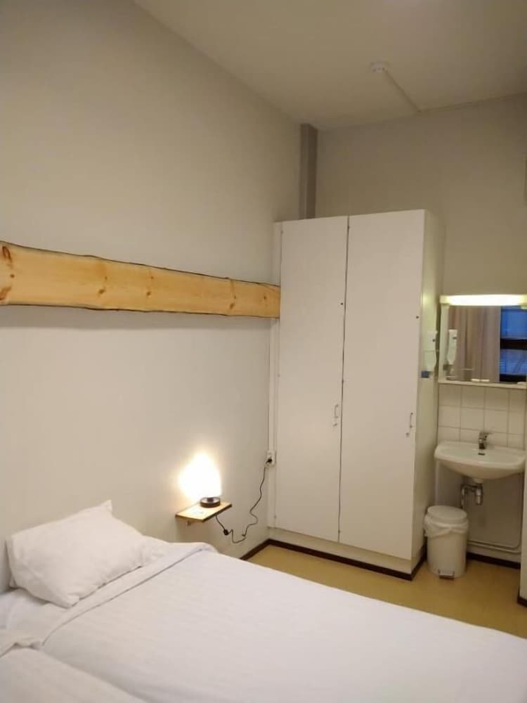 Economy Twin Room
