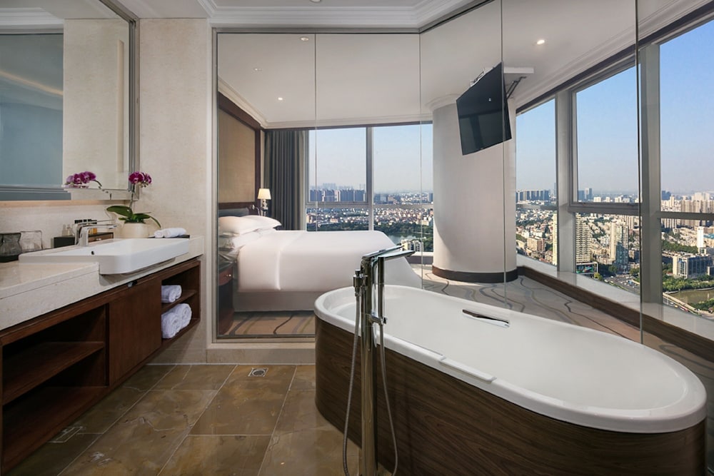 Suite, 1 King Bed, Tower