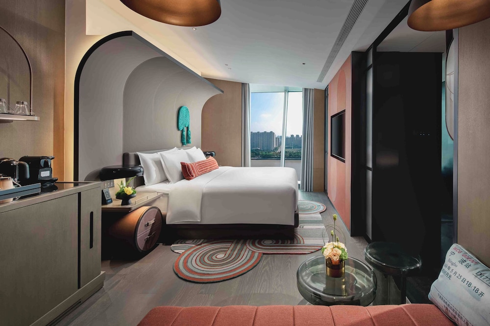 Standard Room, 1 King Bed, River View photo 1