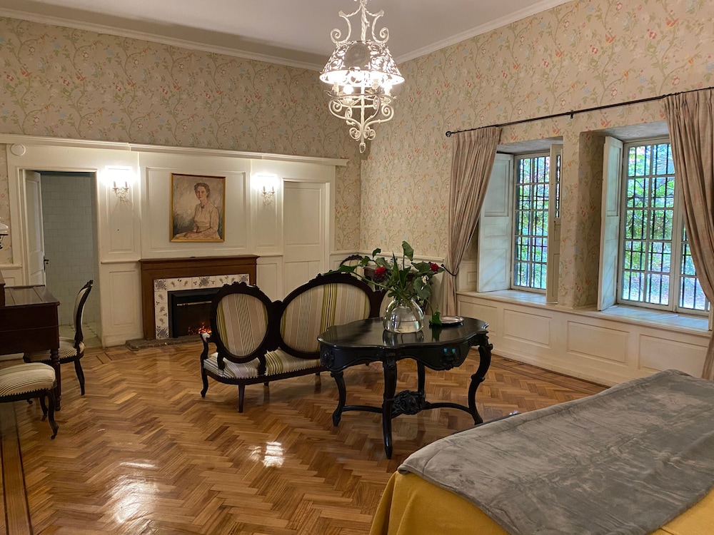 Suite, 1 King Bed, Accessible, Garden View