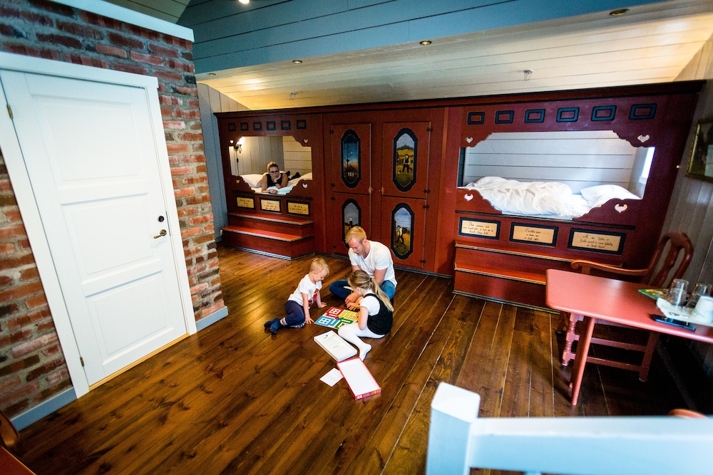 Family Suite, 2 Double Beds photo 1
