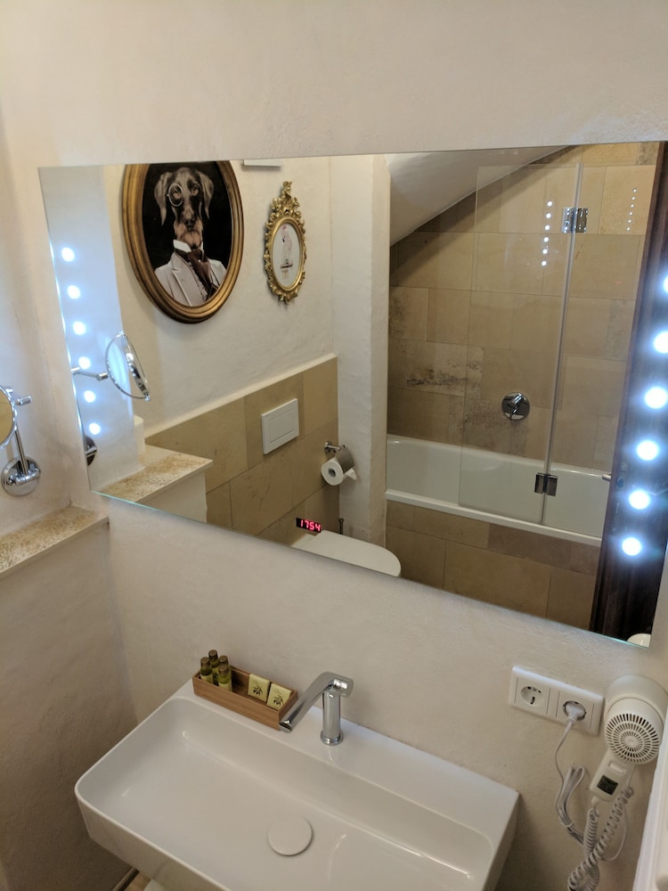 Comfort Room photo 2