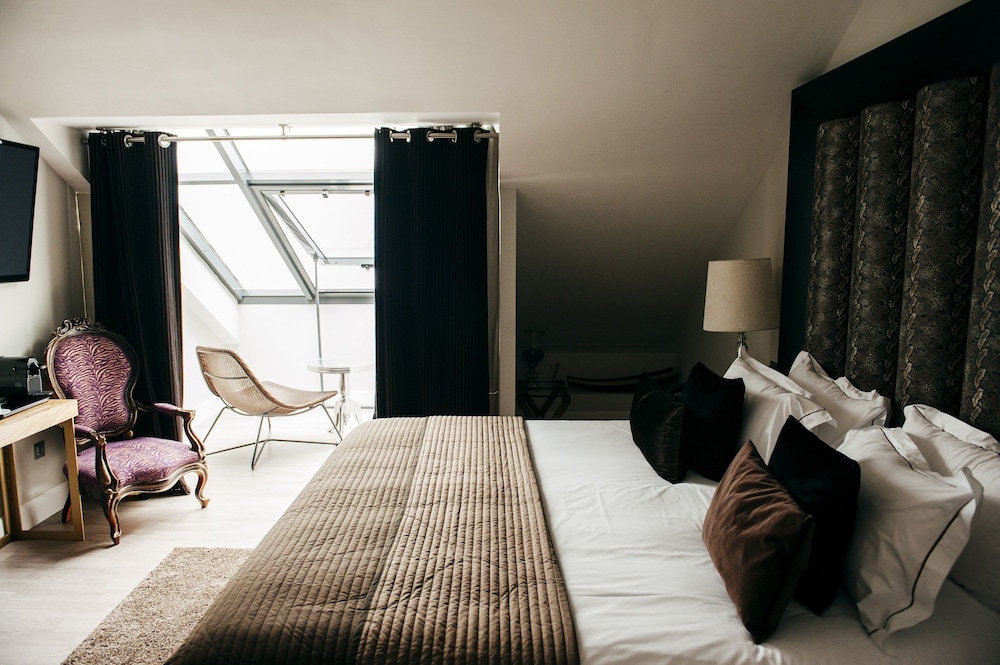 Deluxe Suite, 1 Queen Bed, Bay View photo 3