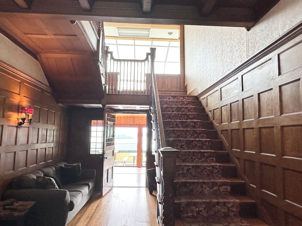 Historic Mansion with Lakeview