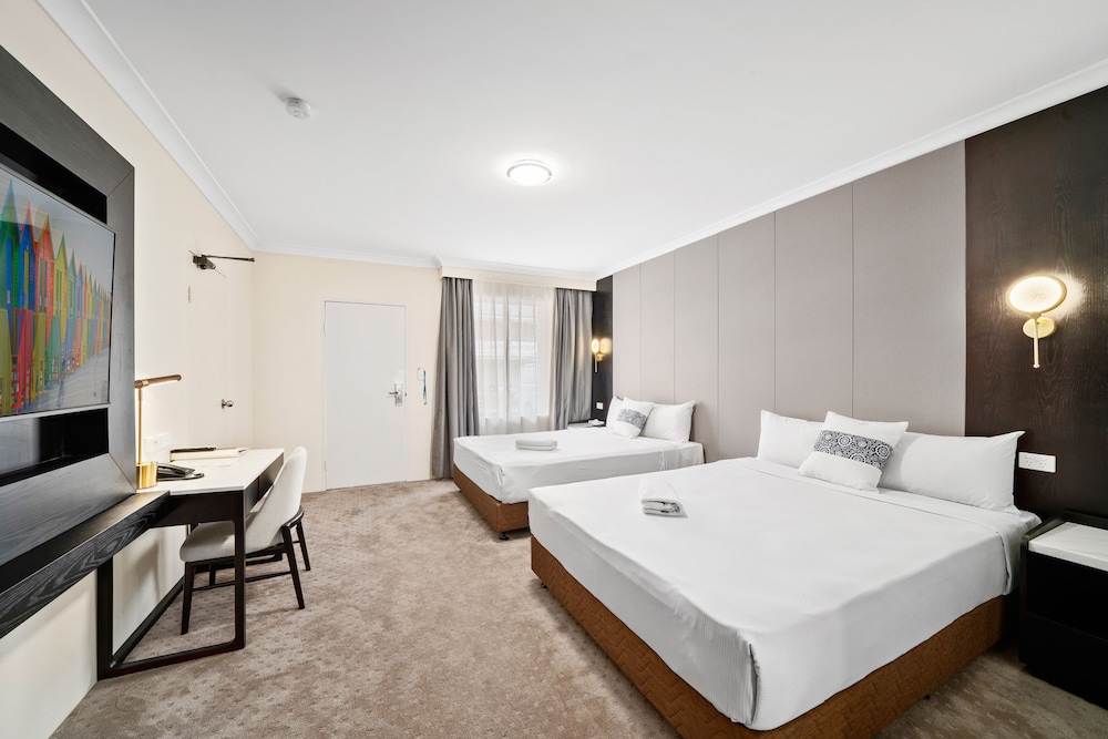 Deluxe Twin Double Room photo 2